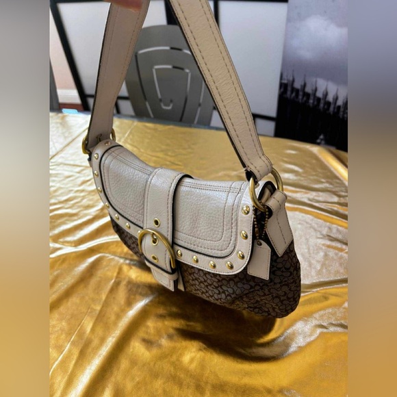 Y2KCoach Signature Canvas Shoulder Bag with Taupe Leather Trim and Gold Hardware - Picture 3 of 6